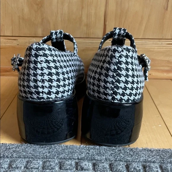 Steve Madden Black and White Houndstooth T-Strap Flats - Picture 4 of 6